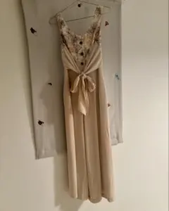 ★再値下げ★Lily Brown★花柄刺繍のベージュオールインワン