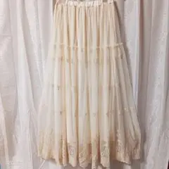 【新品】フレアロングスカート 刺繍入り アイボリー Mサイズ
