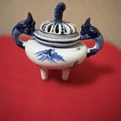 骨董・古美術】染付 山水図 三足香炉 獅子摘み 龍耳 裏印「角福」箱なし