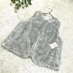 hanahana【新品】フェイクファーベスト　グレー　軽量　ふわふわ