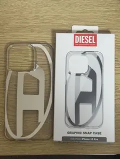 DIESEL iPhone 15 Pro グラフィックスナップケース