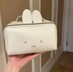 【即日発送】新品　ミッフィーガバッと開くフェイスポーチ　化粧ポーチ