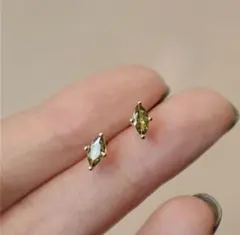 オリーブグリーンマーキスカットスタッドピアス(#11)