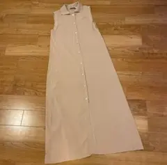 ZARA 襟付きニットワンピース　ベージュ　シンプル　ノースリーブ 膝丈