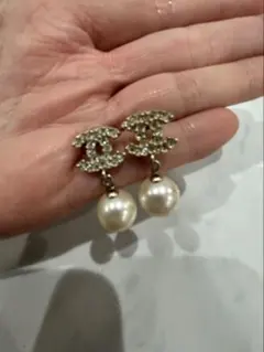 CHANEL パール付きロゴピアス