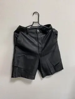 レザー ブラック ショートパンツ