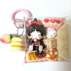 ガチャ詰めポーチ スイーツ いちご ホワイト ピンクバッグチャーム ハンドメイド