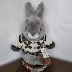 ヒロクンハウスのセーターを着たうさぎのぬいぐるみウサギのぬいぐるみ カゴに入ったのサムネイル