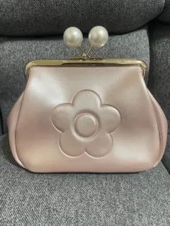 マリークワント エンボスデイジー　パールがま口ポーチ