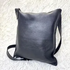 agnes b. VOYAGE レザー ショルダーバッグ A4 ロゴ 型押しのサムネイル
