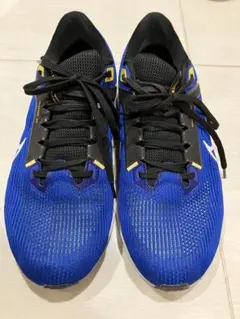 ブルー スニーカー