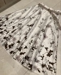 【美品】アプワイザーリッシェ　フレアスカート　ウエストベルト花柄