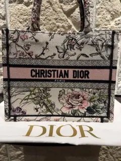 Dior ディオールブックトートバッグスモール 花柄　新品・未使用品のサムネイル
