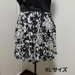 テニススコート　ブラック　ベージュ薔薇柄　フレア　ロングティル　XL サイズのサムネイル