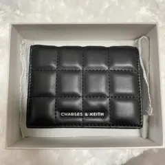 CHARLES & KEITH スクエア キルトチェーンハンドルウォレット