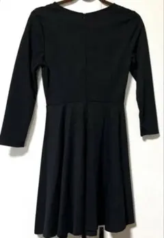 GU黒のレース装飾長袖ワンピース