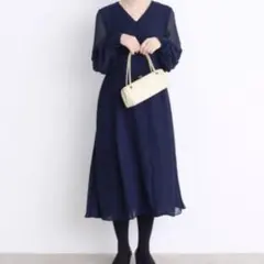 マ*ル様 ランダムプリーツシアーロングワンピース S blue アニュアンス