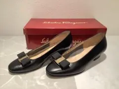Salvatore Ferragamo ブラック　ヴァラシンプルリボン　5C