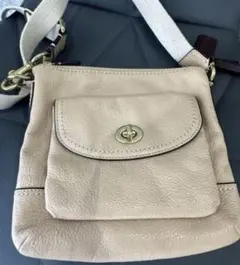 コーチ　coach ショルダーバッグ　ベージュ　レザー