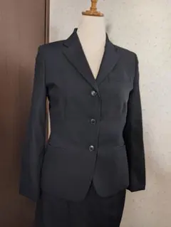 ブラックスカートスーツ 3つボタン