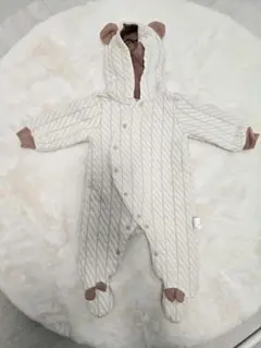 クマ耳付きロンパース