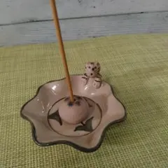 かわいい猫付　線香、御香立て　花びら型皿