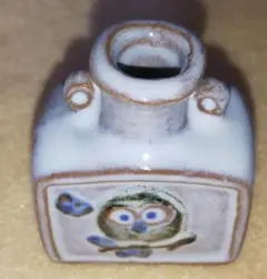 ミニ花瓶　ふくろう　　陶器小瓶　置物（3X3.5 X2cm）