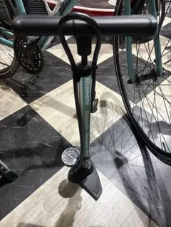 Bianchiビアンキ　ケース、ライト、空気入れセット Bianchiビアンキ ケース、ライト、空気入れセット - メルカリ