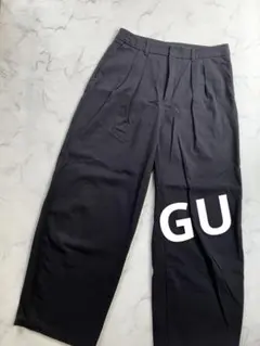 GU ジーユー タックストレートパンツ カジュアルパンツ ボトムスのサムネイル