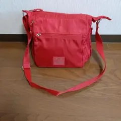 ETAの赤いナイロンショルダーバッグ