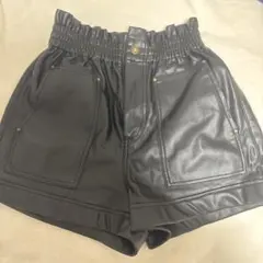 ZARA 黒 合成皮革 ショートパンツ ウエストゴム