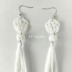 タッセルと梅のまっしろけロングピアス・イヤリング