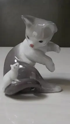LLADRO　リヤドロ　【驚いた仔猫ちゃん】4　陶器　置物　リアドロ　Ｌ677のサムネイル