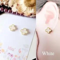 人気ꕤ୭*四葉 クローバー ミニ ピアス イヤリング ホワイト