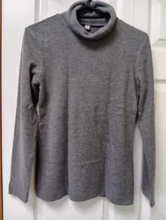UNIQLO グレー タートルネック Mサイズ