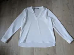 ZARA BASIC ホワイト Vネック 長袖シャツのサムネイル