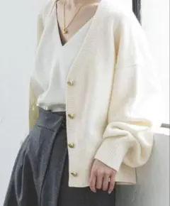 ノーブル　カシミヤ混Vネックパフスリーブカーディガン