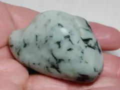 糸魚川151 翡翠 92g ヒスイ 原石 鑑賞石 自然石 誕生石 鉱物 鉱石