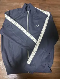 Ｕ*Ｉ様 勇*木様 FRED PERRY トラックジャケット M グレー　超美品 勇*木様 FRED PERRY トラックジャケット M グレー 超美品 - メルカリ