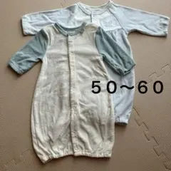 ベビー　水色とクリーム色のロンパースの2枚組　５０〜６０