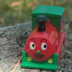 アンパンマン ミニトレイン 赤　カプセルトイ　ガチャガチャ