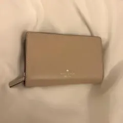二つ折り財布 ベージュ ハート型ロゴ
