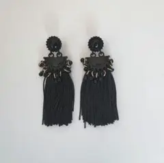 ブラック タッセルピアス 大ぶり 揺れる エスニック 新品