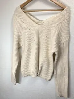 クリーム色 Vネック 長袖ニット