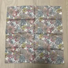 【美品】LIBERTY 花柄ハンカチ
