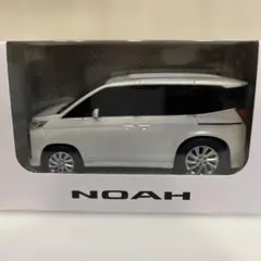 TOYOTA NOAH ミニカー プルバックカー ホワイトのサムネイル