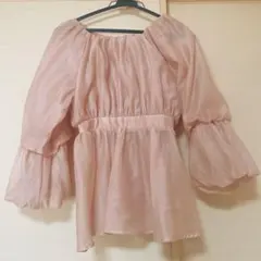 ナチュラルビューティーベーシック シアーギャザーぺプラムブラウス