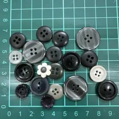 ボタンセットレトロ１９個 黒 グレー 白 花柄