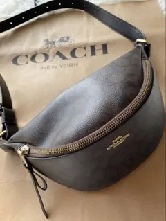 美品✨coach ボディーバッグ　ショルダーウエスト　チャーム付