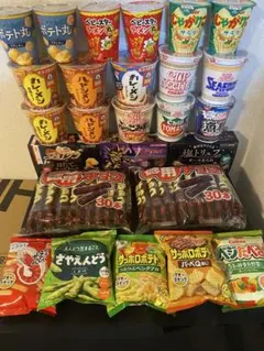 ★*★様 【大容量】カップ麺&お菓子セット‼︎（カップヌードル、カレーメシ、じゃのサムネイル